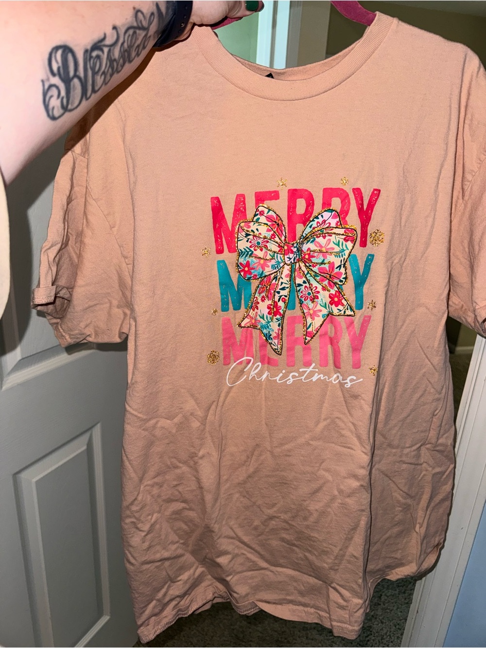 Gildan Peach Holiday Tee with Floral Bow Graphic